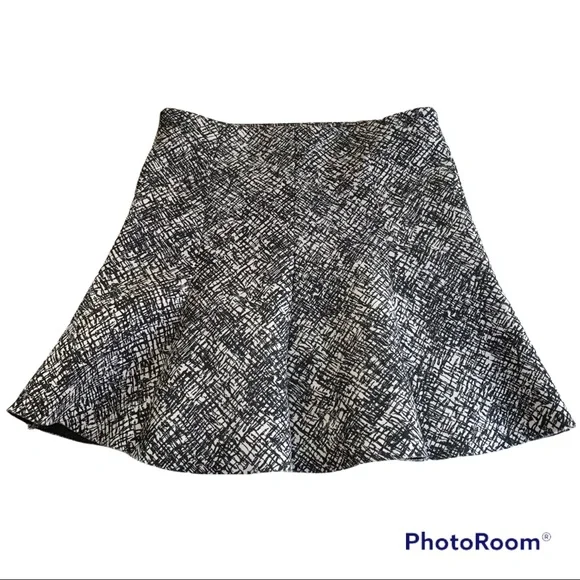 Zara Women’s Flare Black and White Mini Skirt - Picture 3 of 7
